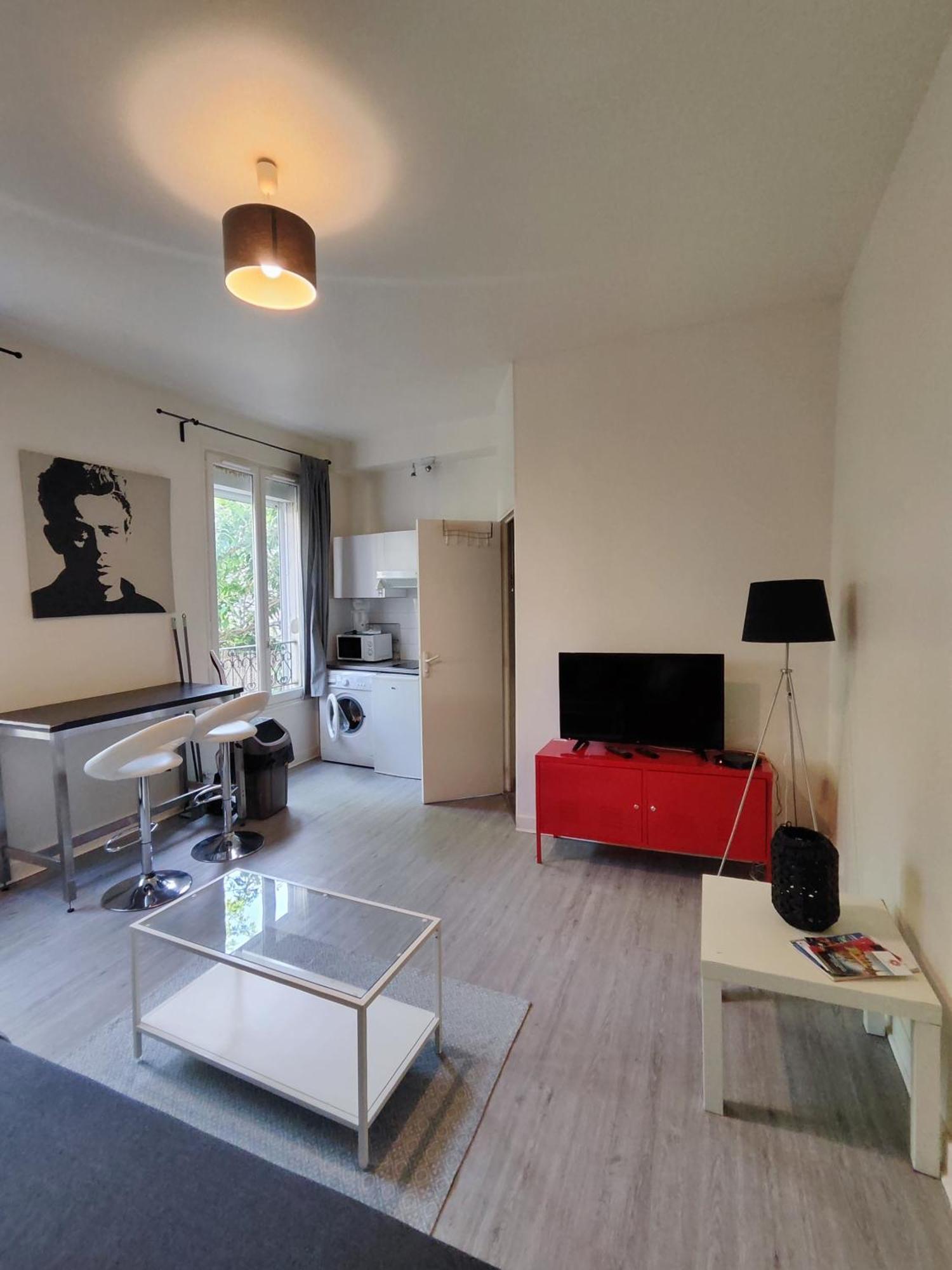 Charming Parisian Studio! イヴリー＝シュル＝セーヌ 部屋 写真