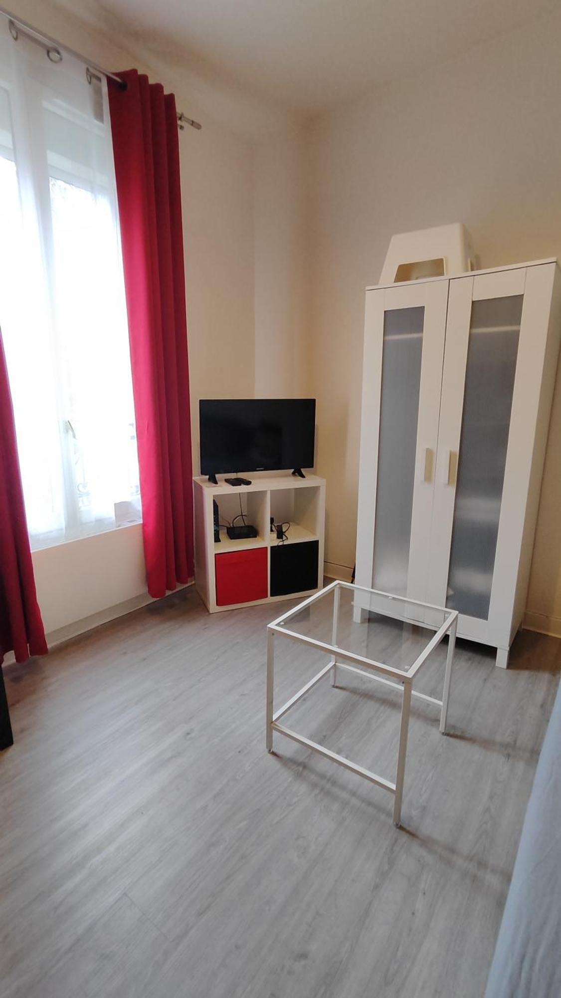 Charming Parisian Studio! イヴリー＝シュル＝セーヌ 部屋 写真